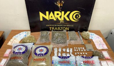 Son dakika haber: Trabzon da zehir tacirlerine yönelik yapılan operasyonda çok sayıda uyuşturucu madde ele geçirildi