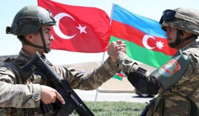 Azerbaycan’ın Türkiye’ye destek için gönderdiği ekip yola çıktı