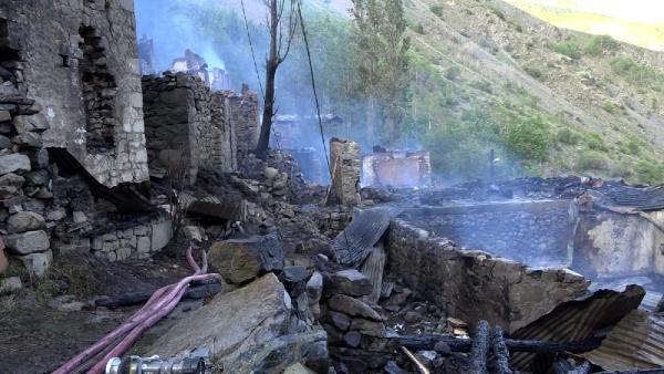 yusufeli nde yanan 33 evden geri enkaz kaldi 2