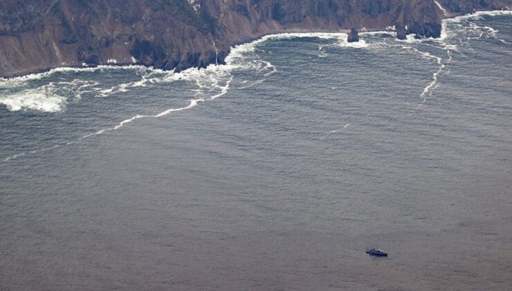 Japonya’da 26 yolcusu ile kaybolan teknenin enkazı bulundu