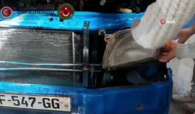 Sarp Sınır Kapısı’nda bir aracın yakıt deposunda 104 kilogram bal ele geçirildi