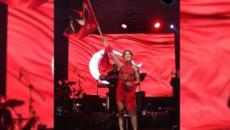 “Ahlaksızlığı özendirdiği” iddiasıyla konseri iptal edilen Melek Mosso İzmir’de binleri coşturdu