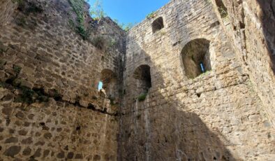 Akçakale Kalesi’nin altından 13’üncü yüzyıla ait kalıntılar çıkıyor
