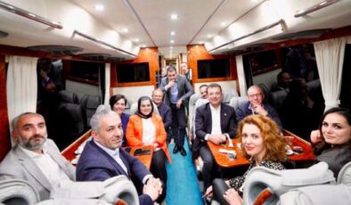 Ekrem İmamoğlu’nun otobüs fotoğrafına tepkiler