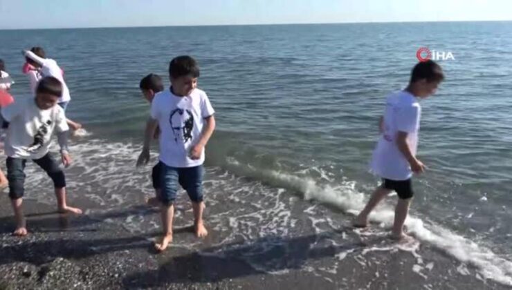 Hayatlarında ilk defa deniz gören Siirtli çocukların büyük mutluluğu