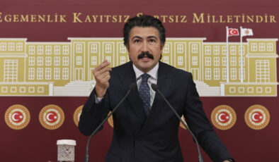Saymaz: AK Parti’de Cahit Özkan’ın istifası istendi, direniyor