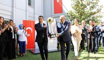 Süper Lig şampiyonu Trabzonspor’un kupası TFF’ye gönderildi