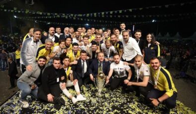 Süper Lig’e yükselen MKE Ankaragücü, şampiyonluk kupasını aldı