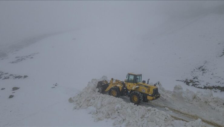 Trabzon’un yüksek kesimlerine kar yağdı