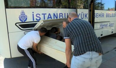 Zeytinburnu’nda cenaze taşımak için İBB’den gönderilen araç, vatandaşı mağdur etti