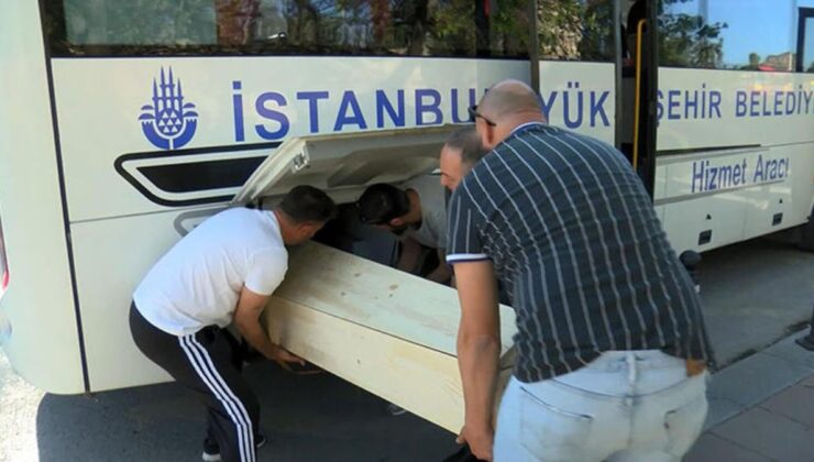 Zeytinburnu’nda cenaze taşımak için İBB’den gönderilen araç, vatandaşı mağdur etti