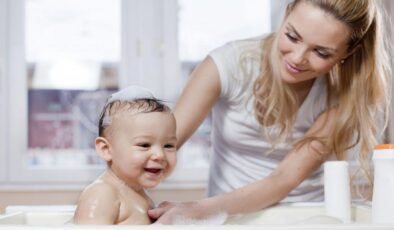 Çocukları kaç yaşına kadar anne baba yıkar?