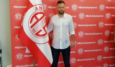 Hakan Özmert, 1 yıl daha Antalyaspor’da