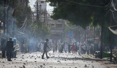 Hindistan’da Hz. Muhammed krizi büyüyor, polis ateşinde 2 kişi öldü