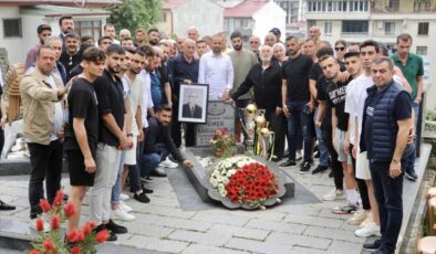 İstanbulspor kupasını Ömer Sarıalioğlu’nun mezarına götürdü