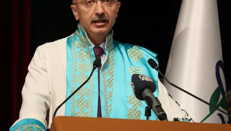 Recep Tayyip Erdoğan Üniversitesinde mezuniyet töreni düzenlendi
