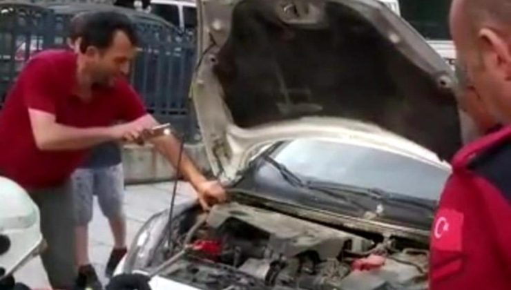 Trabzon’da bir otomobilin motor kısmına giren yılanı itfaiye çıkardı