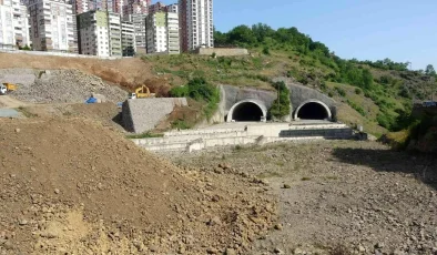 Trabzon’daki Kanuni Bulvarı’nda viyadük ve tünel inşaatlarının yapımı sürüyor