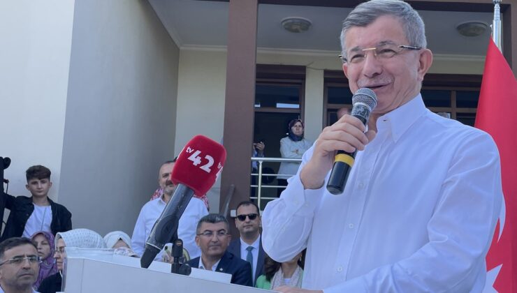 Davutoğlu: Trabzonlular, ‘Bize her yer Trabzon’ der, biz Konyalılar da ‘Bize herkes Konyalı’ deriz
