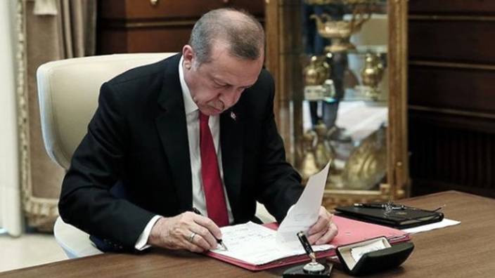 Erdoğan’dan gece yarısı görevden alma kararları
