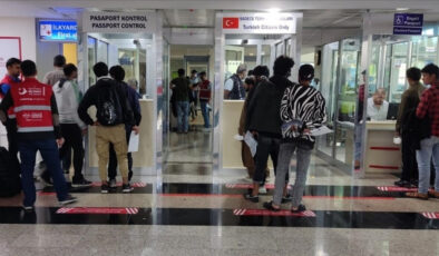 İstanbul Valiliği: 2022’de İstanbul’dan 19 bin 32 kaçak göçmen sınır dışı edildi