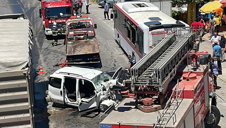 Samsun’da otomobil, belediye otobüsüne çarptı; 2 kişi hayatını kaybetti, 3 ağır yaralı!
