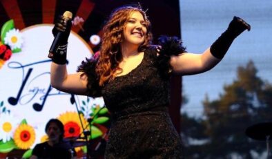 Şarkıcı Tuğçe Kandemir acı haberi konser öncesi aldı