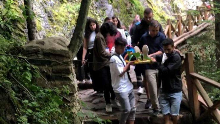 Sümela Manastırı’na giden yola taş düştü: 2 kişi yaralandı