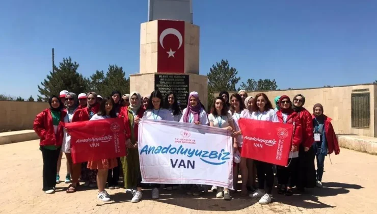 Trabzon’dan gelen 40 öğrenci Van’ı gezdi