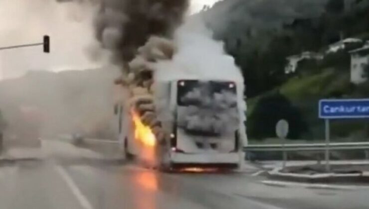 Artvin’de seyir halindeki yolcu otobüsü alev aldı