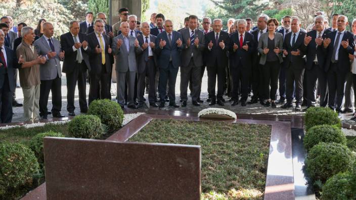 Kılıçdaroğlu, Menderes ve Özal’ın mezarını ziyaret etti
