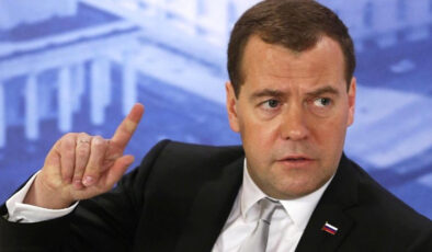 Medvedev’den ‘nükleer silah’ açıklaması: Rusya’ya katılan bölgeleri koruyacağız