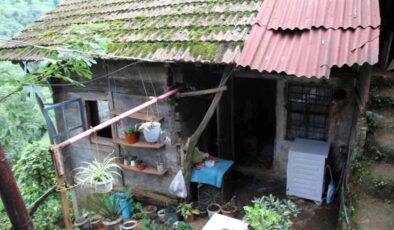 Rize’de ihtiyaç sahibi bir ailenin evini yaptırabilmek için köy sakinleri seferber oldu