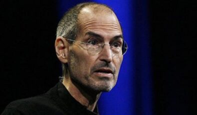 Steve Jobs’ın kızı iPhone 14’ü tiye aldı