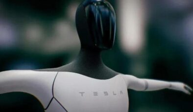 Tesla fabrikalarında insansı robot çalıştırmak istiyor