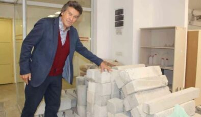 İzmir’de binaları inceleyen Prof. Dr. Kozanoğlu: Kolonun içinden kümes teli çıktı!