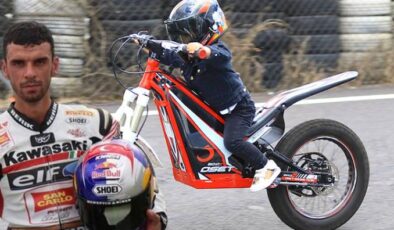 Kenan Sofuoğlu, oğlunun motosikletini hediye etti