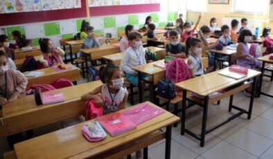 Bilim Kurulu Üyesi uyardı: İlk 48-72 saatlik dönemde okula gönderilmemeli
