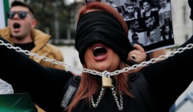 İran’da gösterilerle ilgili halka açık idam