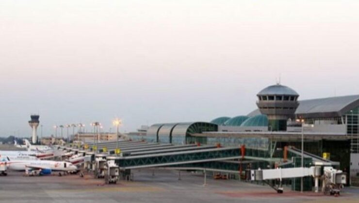 İzmir’de sis nedeniyle bazı uçak seferleri iptal edildi