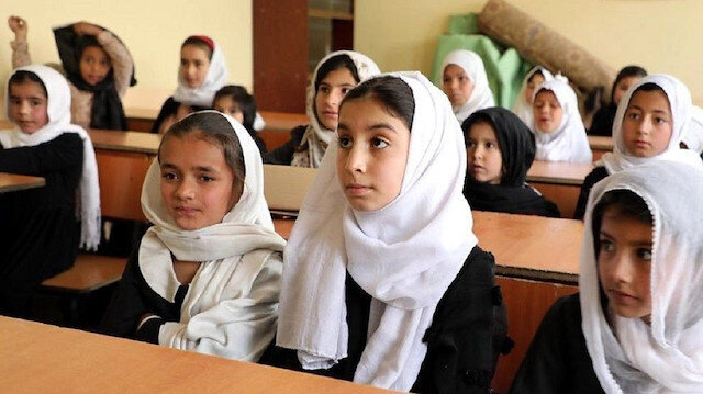 Taliban yönetimindeki Afganistan’da kız çocuklarının ilkokula gitmesi de yasaklandı