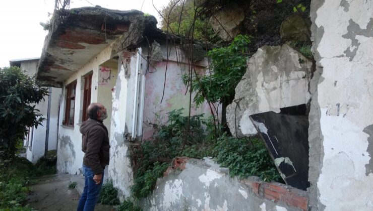 Trabzon’da 60 tonluk kayanın düşme tehlikesine rağmen evlerine döndüler