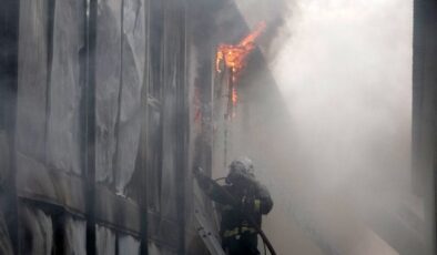 200 işçinin kaldığı konteyner alev alev yandı