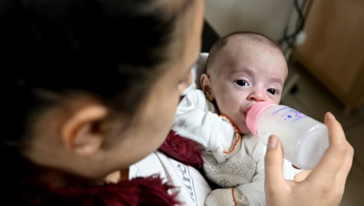 İzmir’de bağırsakları dışarıda doğan bebek, sağlığına kavuştu
