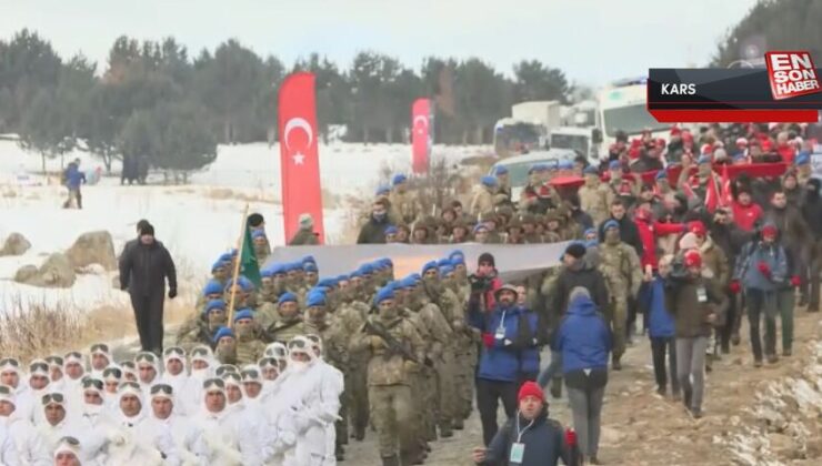 Kars’a akın eden binlerce kişi Sarıkamış şehitleri için yürüdü