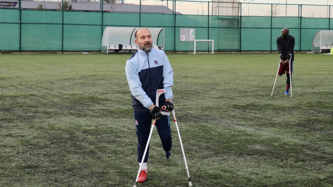 Trafik kazasında bacağını kaybetti, çocukluk tutkusu futbolun peşinden koşarak hayata bağlandı