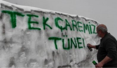 Camili köyü sakinleri AK Parti Artvin Milletvekili adayı Faruk Çelik’ten tünel istedi