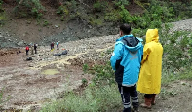 Amasya’da sel sularına kapılan 2 kişiden biri ölü bulundu!