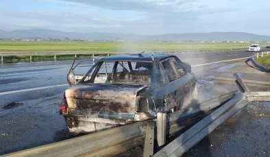 Bolu’da feci kaza: Bariyere çarparak yanan otomobildeki 3 kişi yaralandı