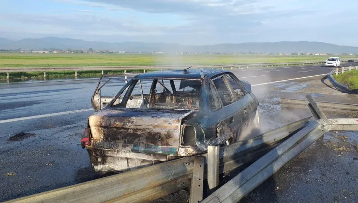 Bolu’da feci kaza: Bariyere çarparak yanan otomobildeki 3 kişi yaralandı